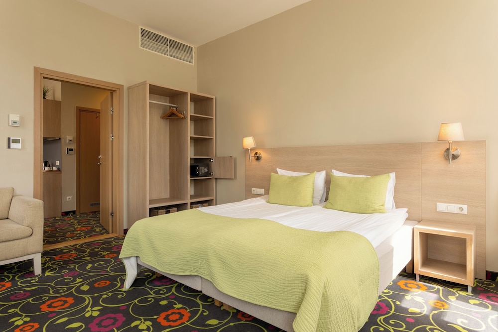 1 BEDROOM, APARTMENT, DOUBLE BED, KITCHEN