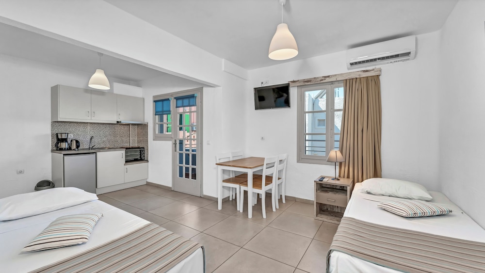 Evina Rooms & Suites 16/38