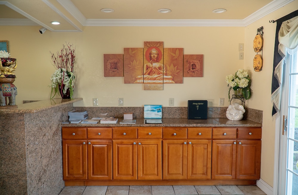 Sea Breeze Inn 2/64