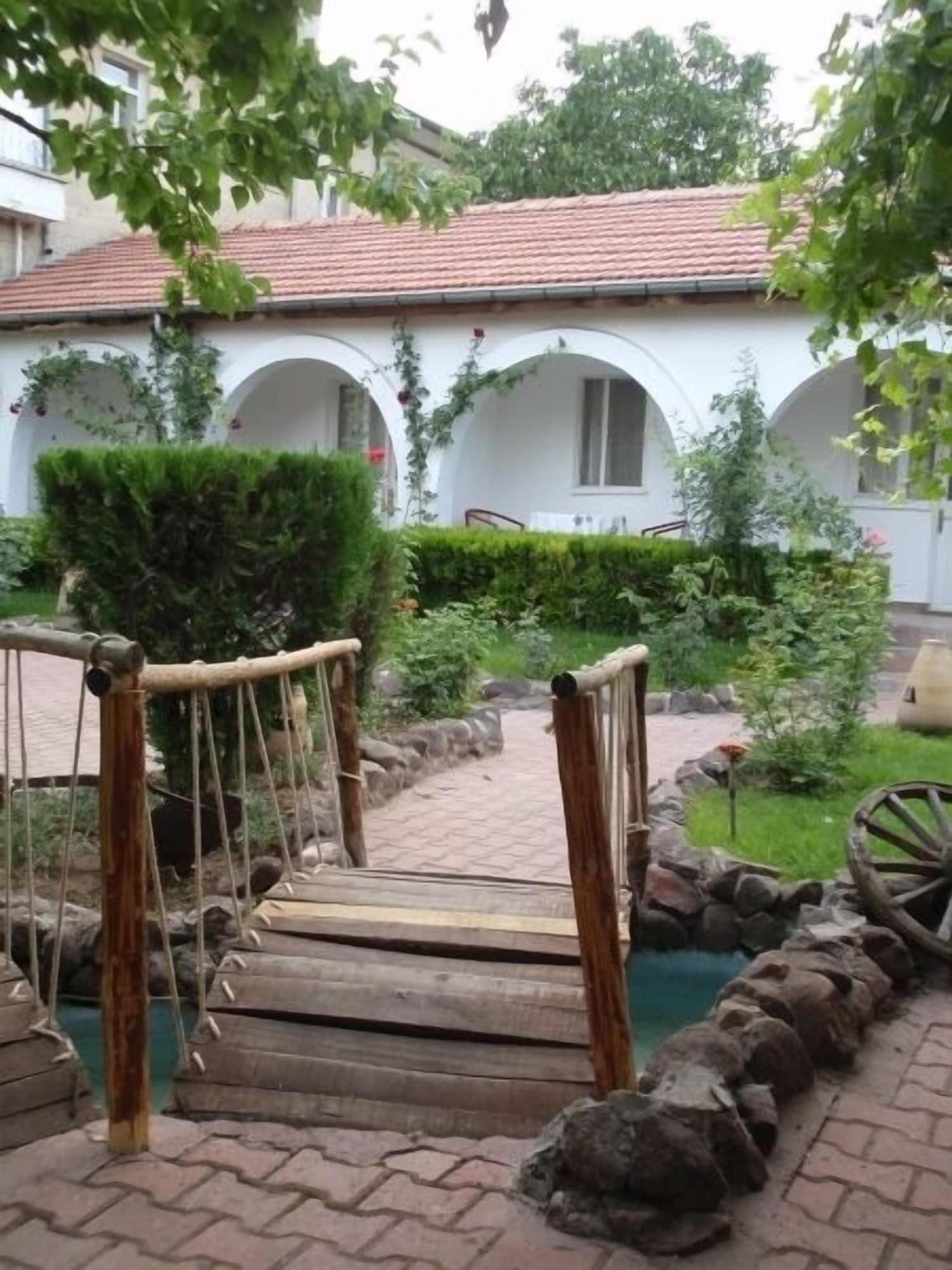 Yildiz Hotel 24/50