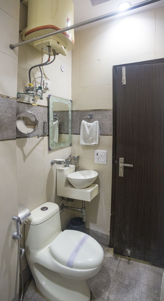 Hotel Amby Inn 50/50