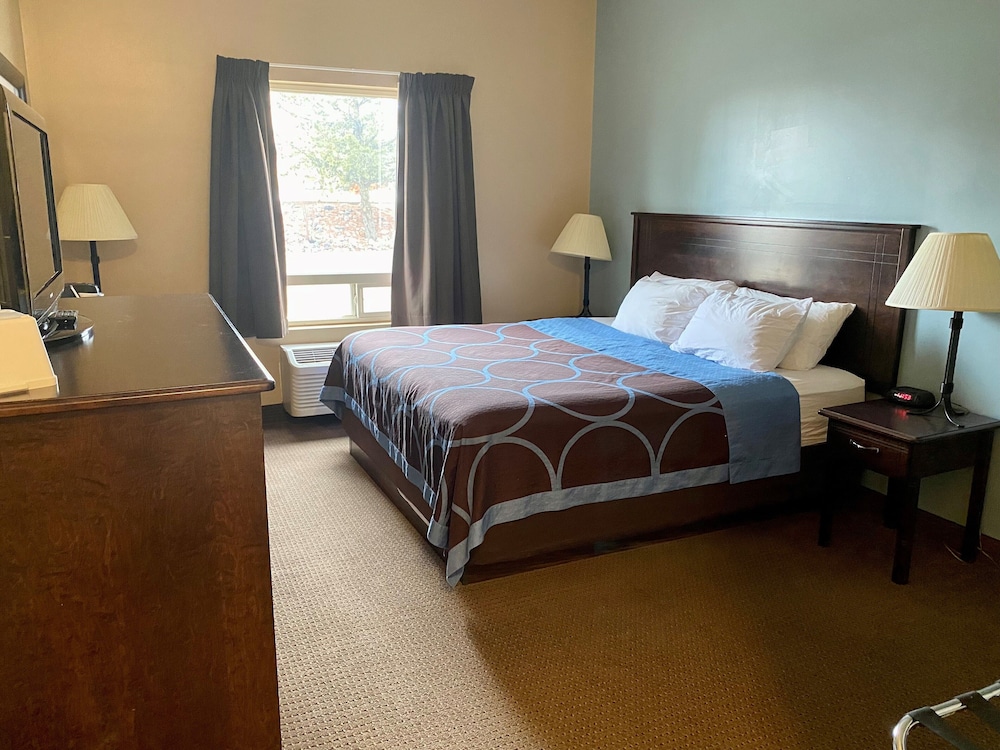 Super 8 by Wyndham Edmonton South 17/45