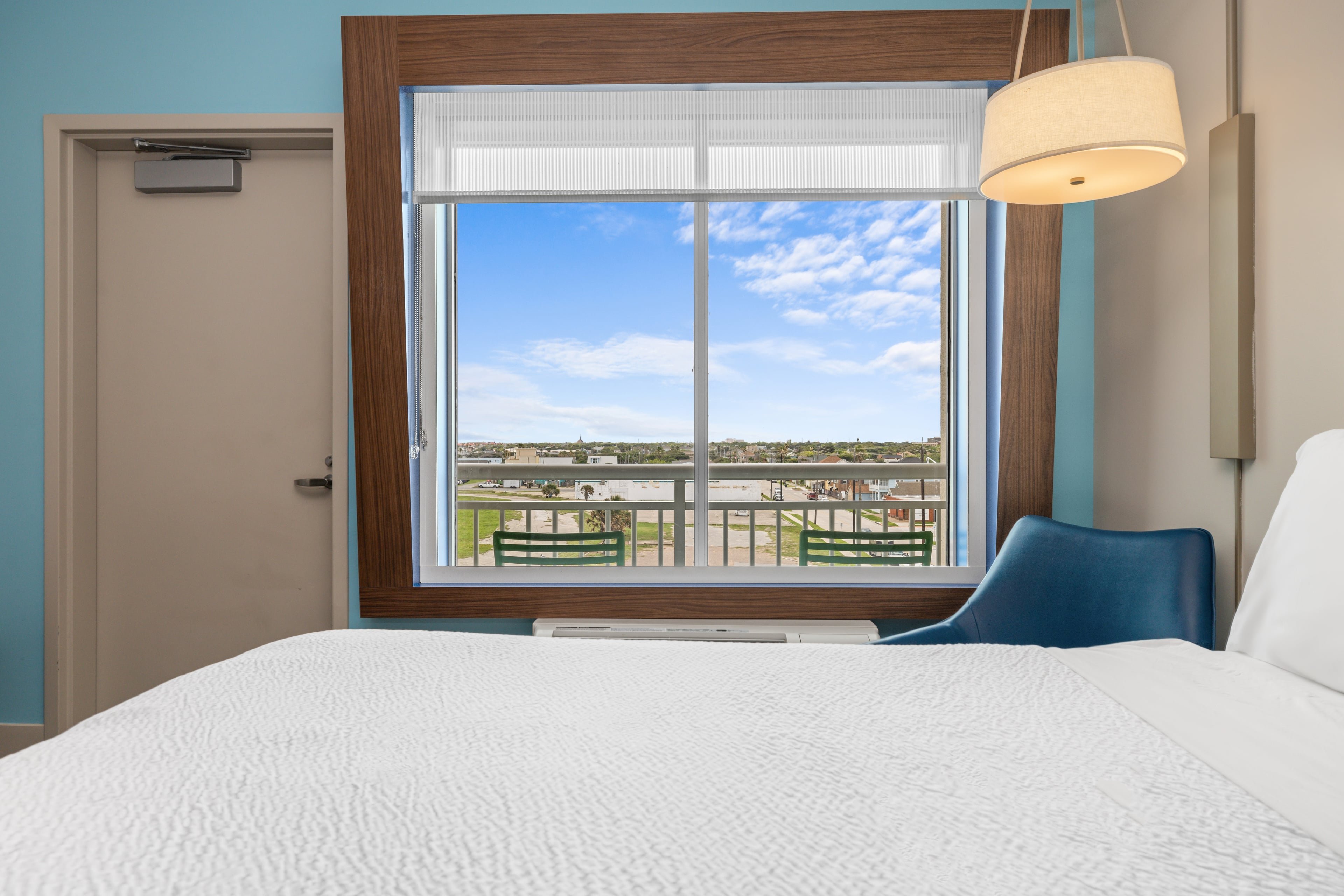 Holiday Inn Express Suites Galveston Beach 20/65