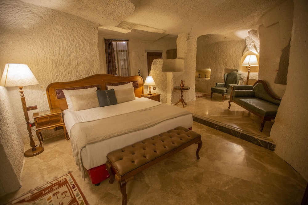 Artemis Cave Suites 8/64
