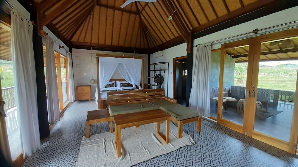 West Break Bali Medewi 12/39
