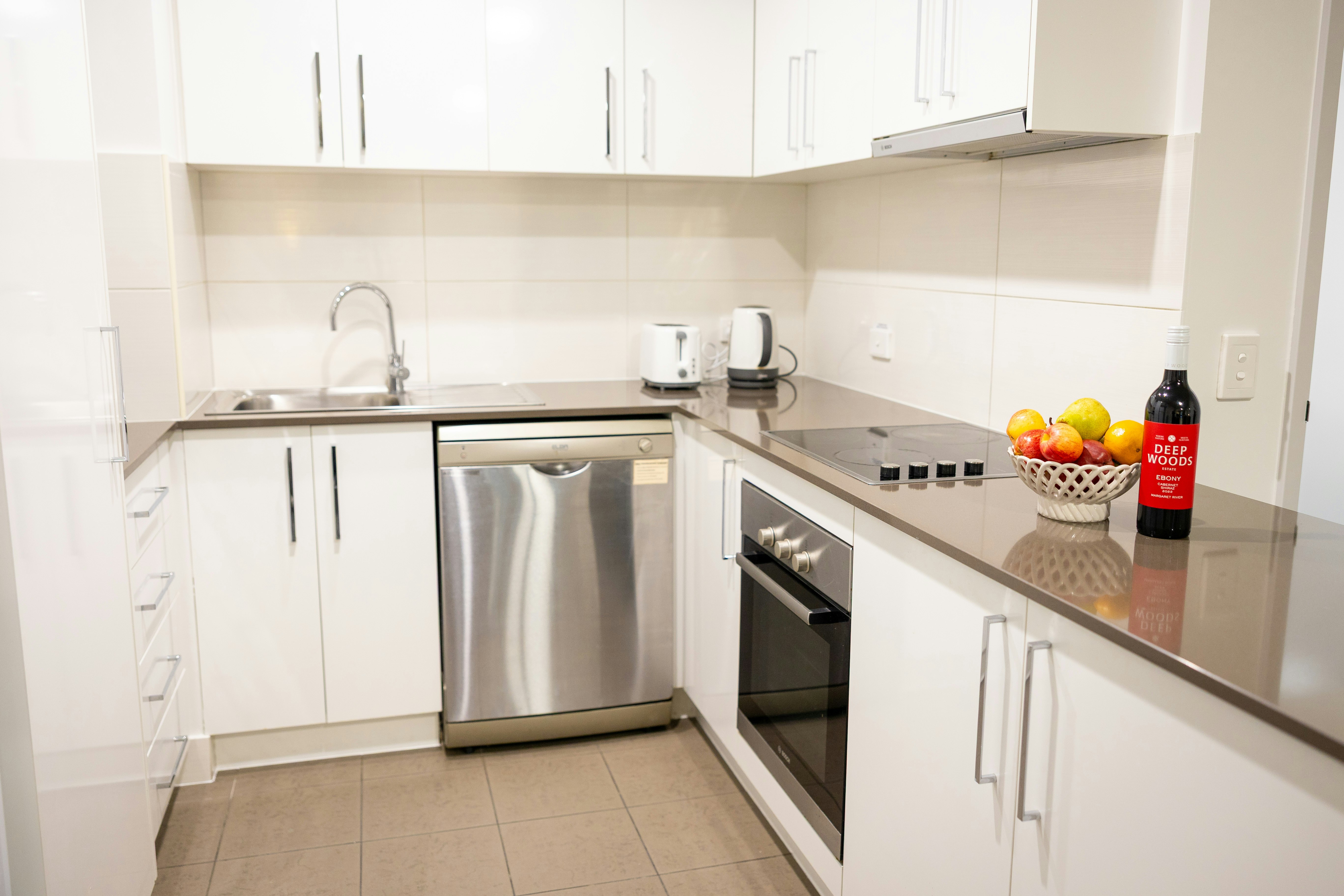 Baileys Serviced Apartments 74/76