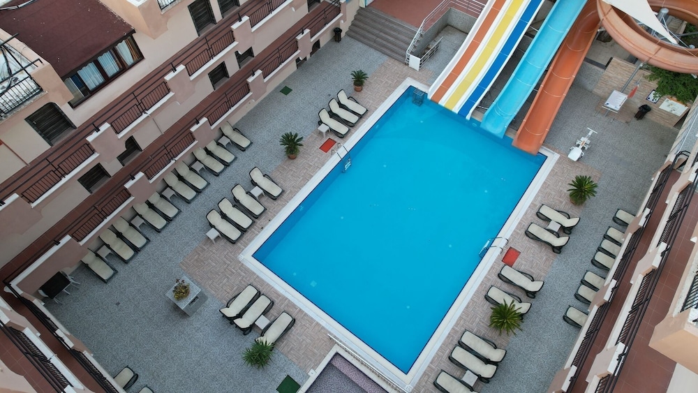 Aleria Belport Beach Hotel 8/71