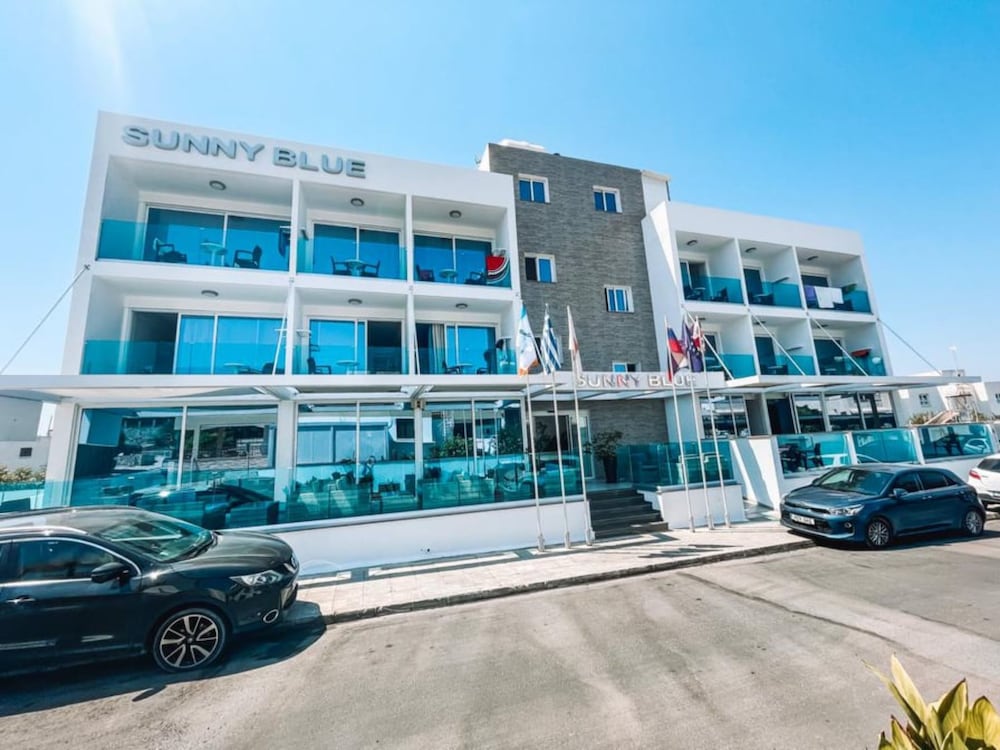Sunny Blue Hotel 126/131