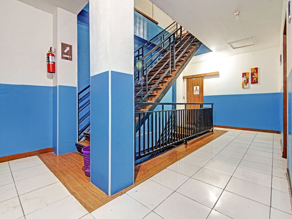 Reddoorz Near Mall Of Indonesia 12/18