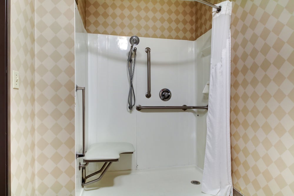 Galesburg Inn and Suites 28/42
