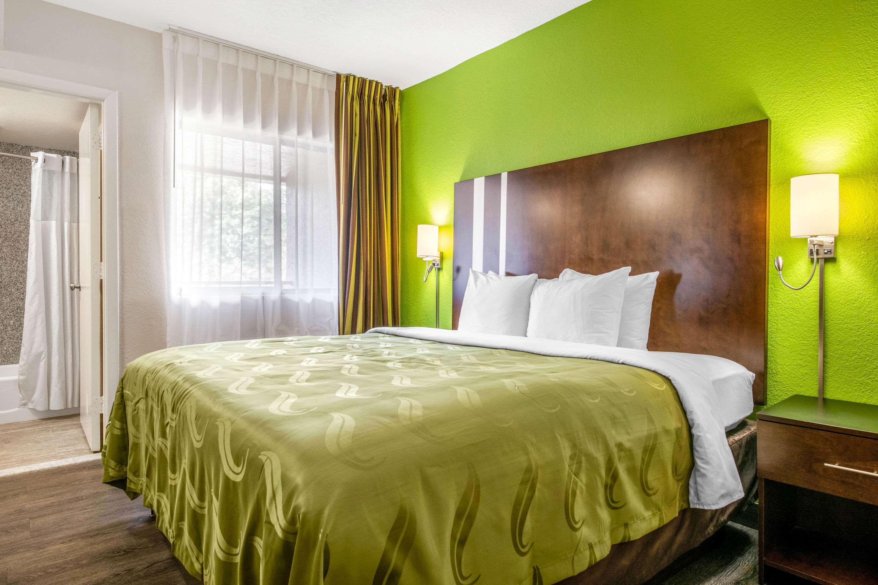 SUITE, KING BED