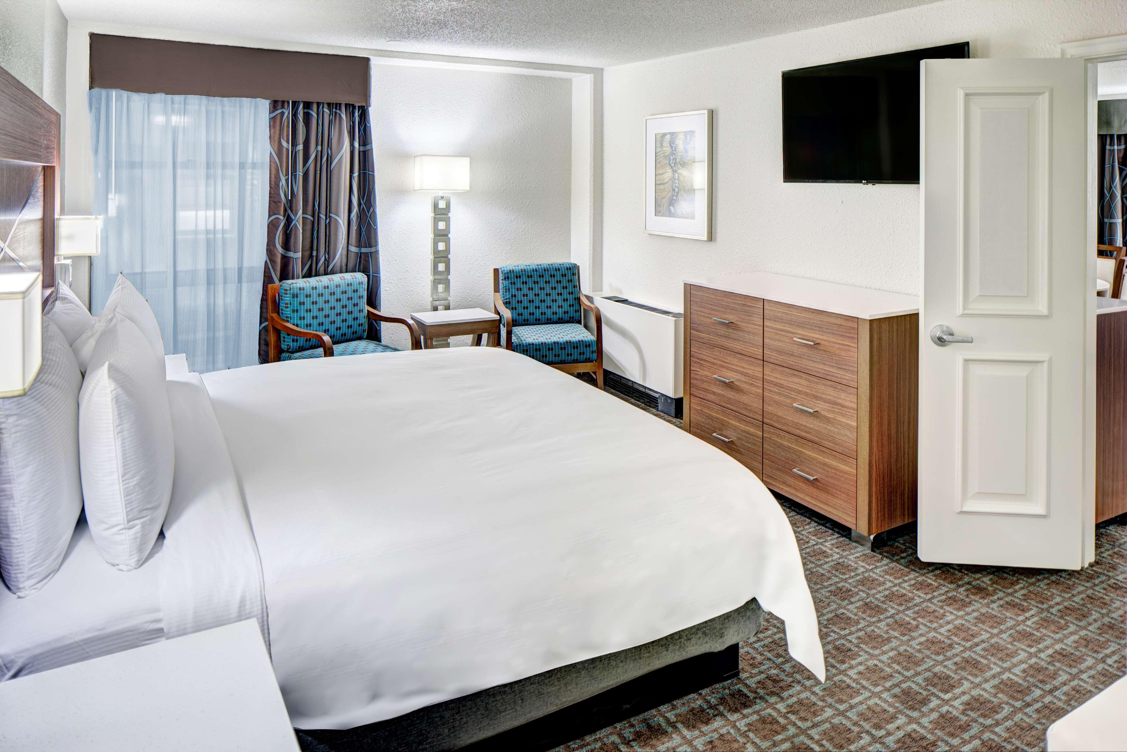 2 ROOMS, SUITE, KING BED, SOFA