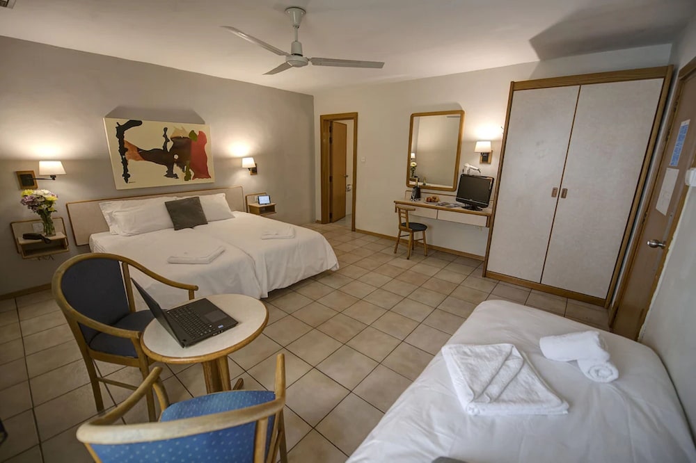 Sliema Chalet Hotel 8/32