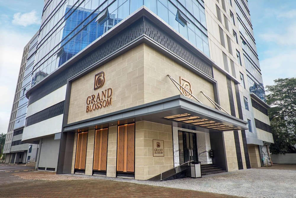 Radisson Mumbai Goregaon 3/75