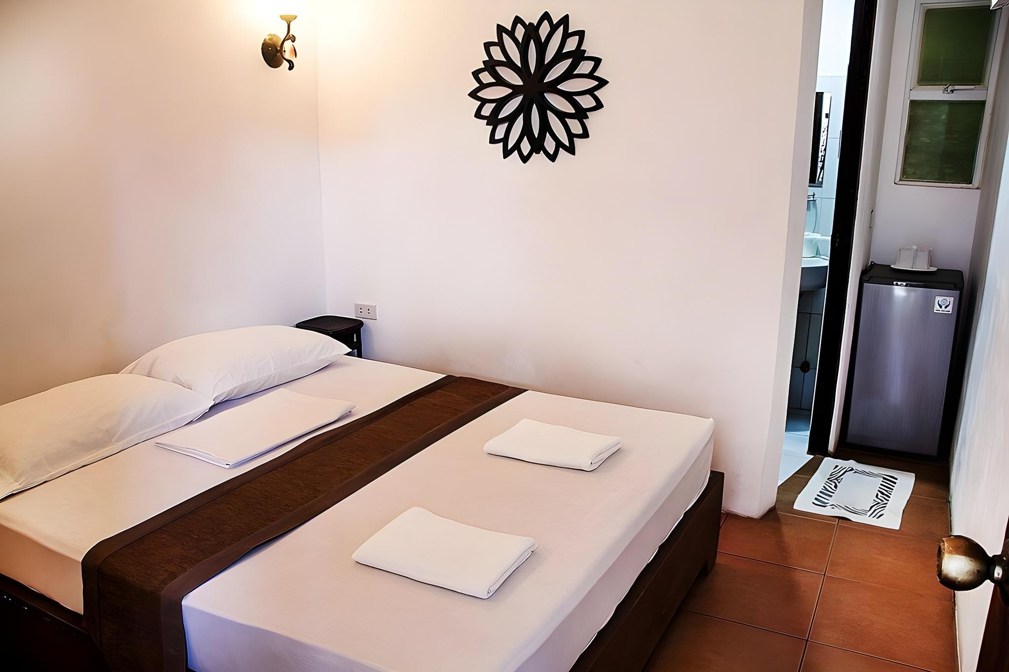 Deluxe, Double and Twin Beds