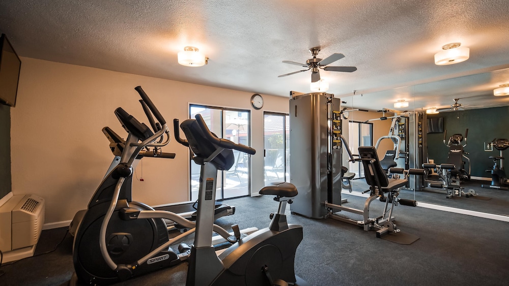 Best Western Plus Executive Inn & Suites 22/33