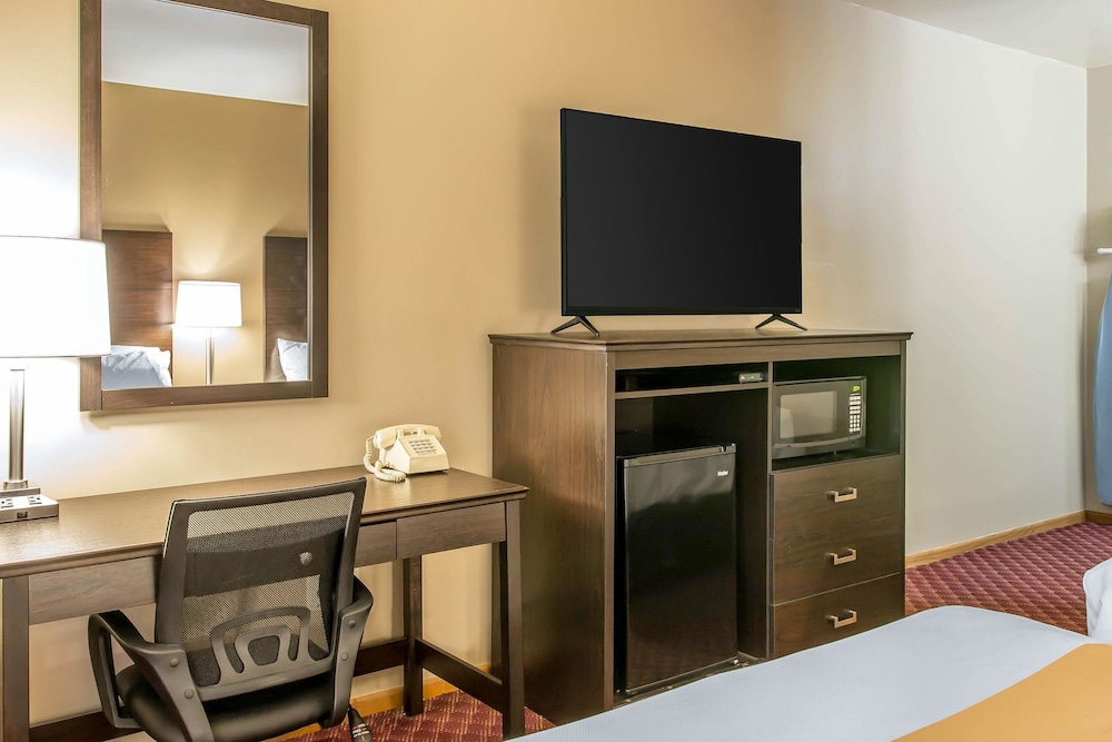 Quality Inn & Suites Houghton Downtown 41/50