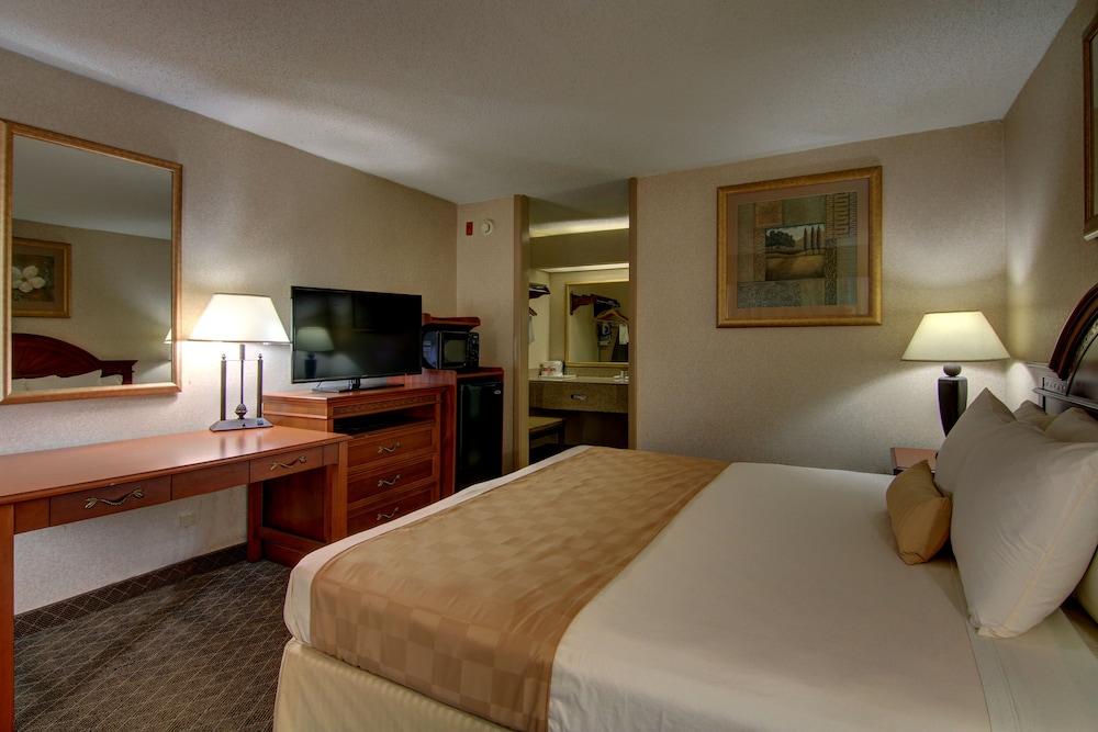 Ramada by Wyndham Macon 11/45