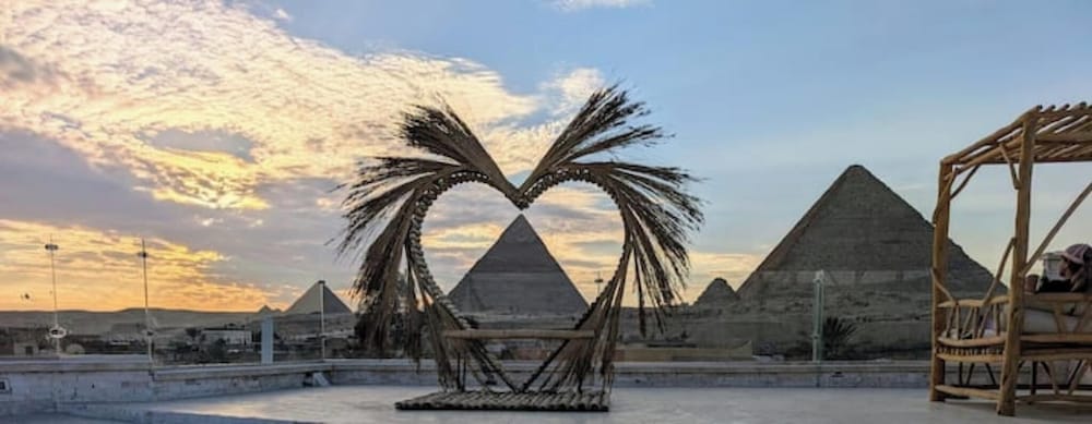 3 Pyramids View Inn 45/47