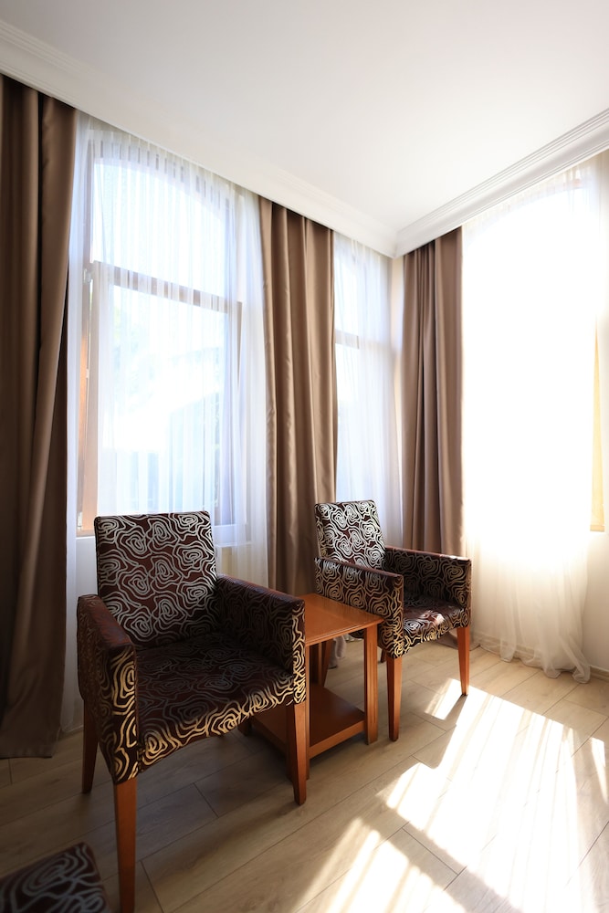 Hotel New House 48/68