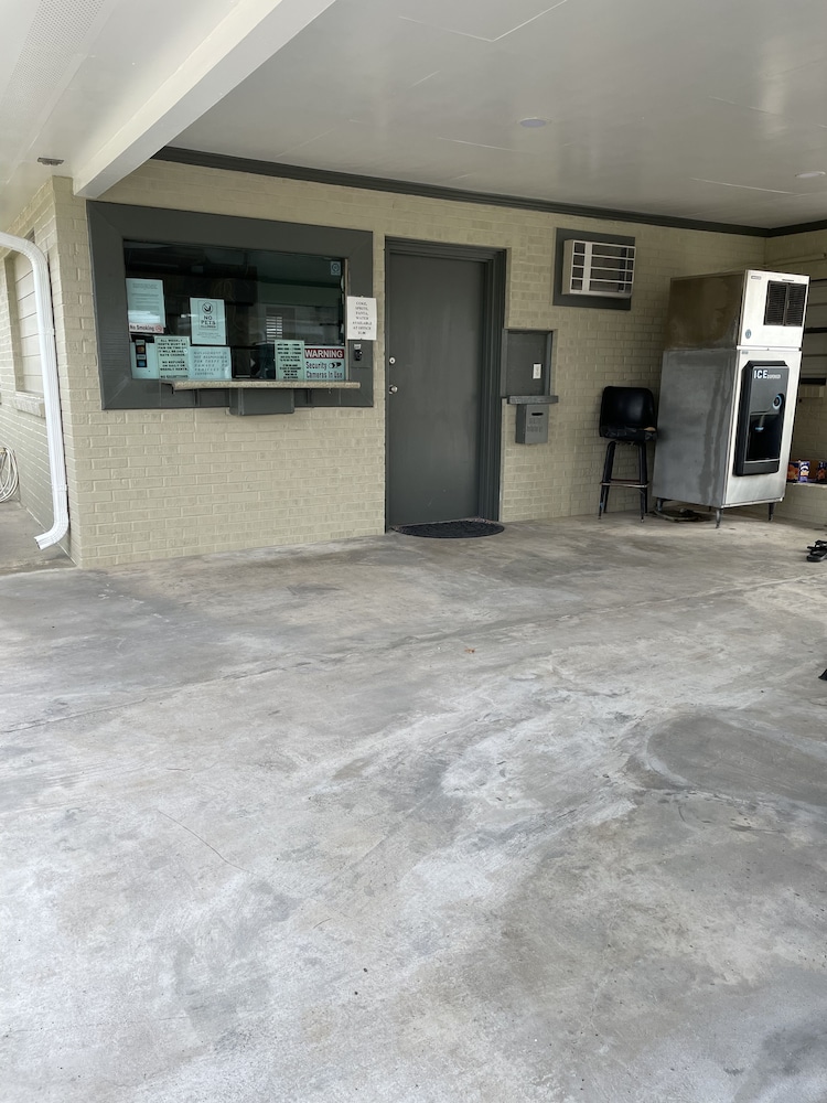 Economy Inn Gonzales 20/29