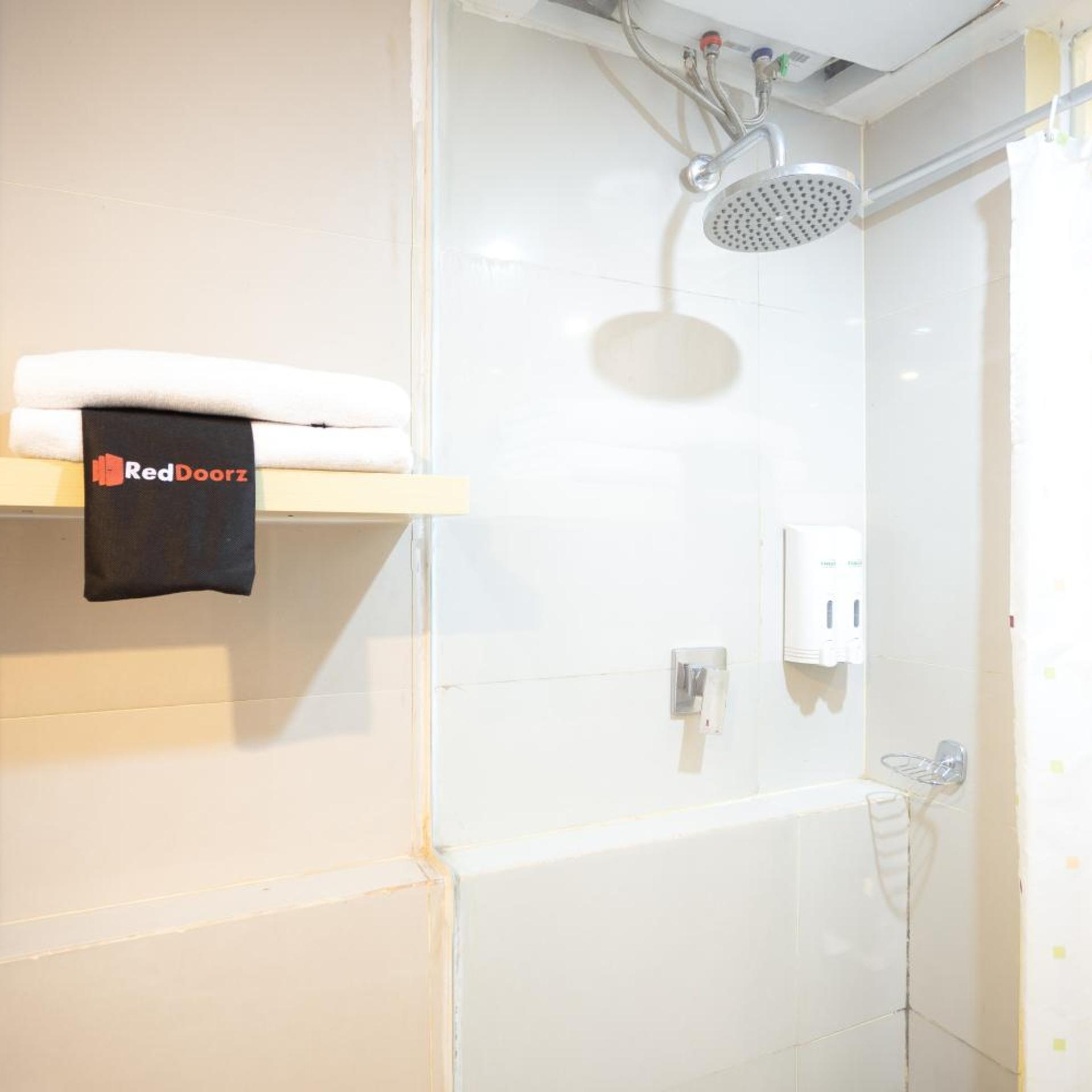 RedDoorz Apartment @ Bogor Valley 34/34