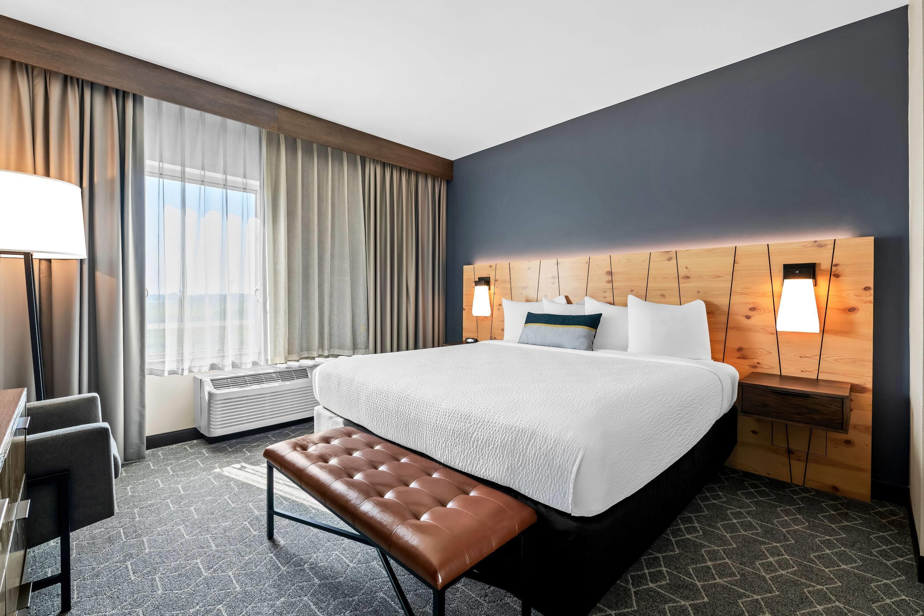 1 Bedroom, Suite, King Bed, Track View