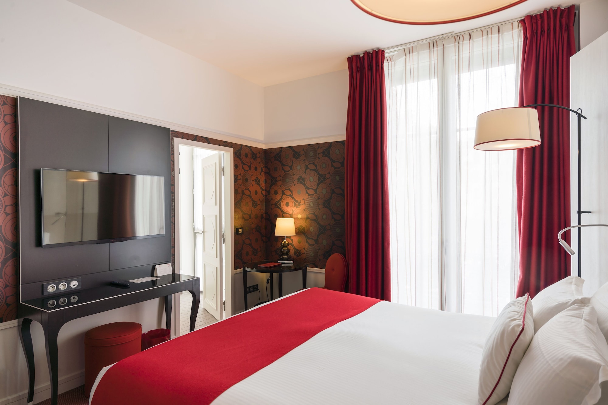 ROOM, DOUBLE BED