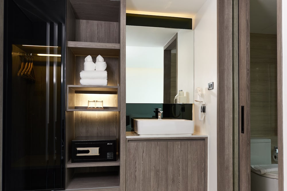 Amarin Hotel Rama 8 50/50