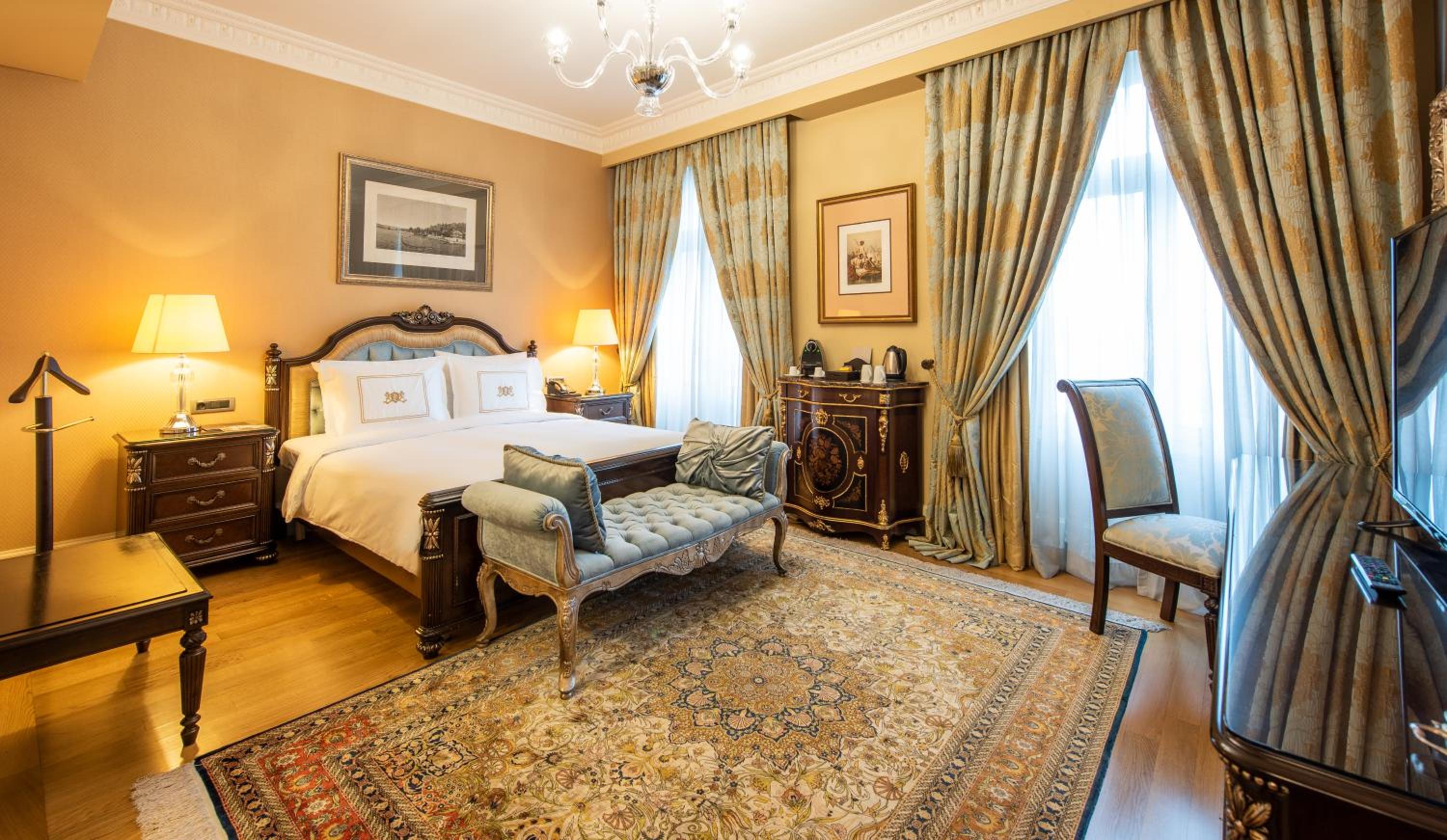 PRESIDENTIAL, SUITE