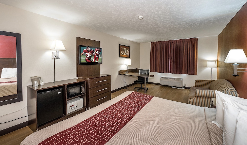 Red Roof Inn & Suites Hermitage 22/30