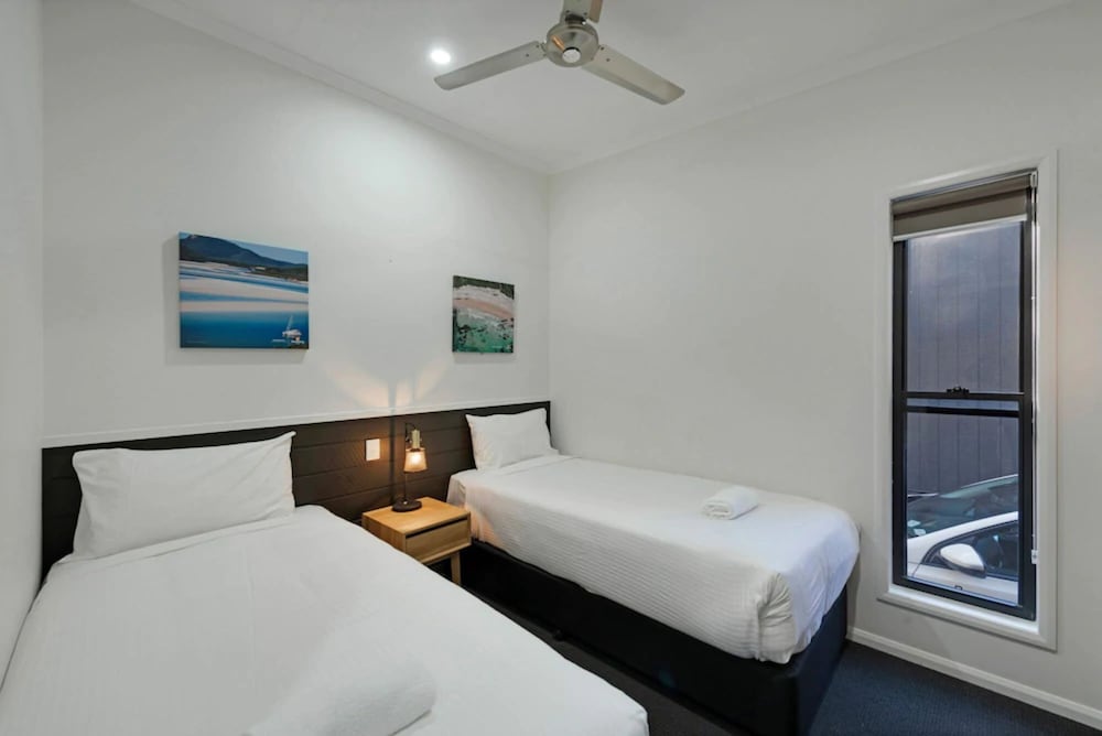 2 Bedrooms, Superior, Cabin, Queen and Twin Beds, Lake Side