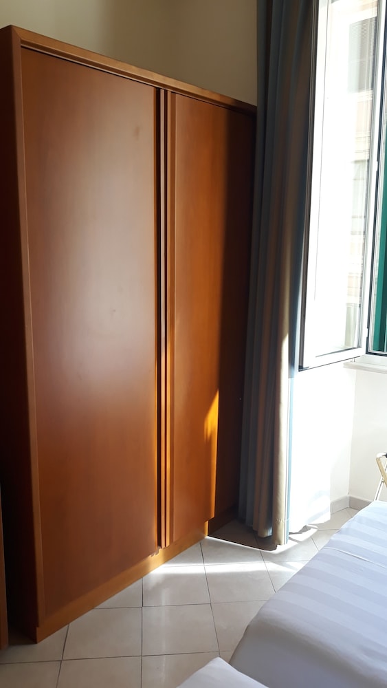 Crosti Hotel And Residence 22/45