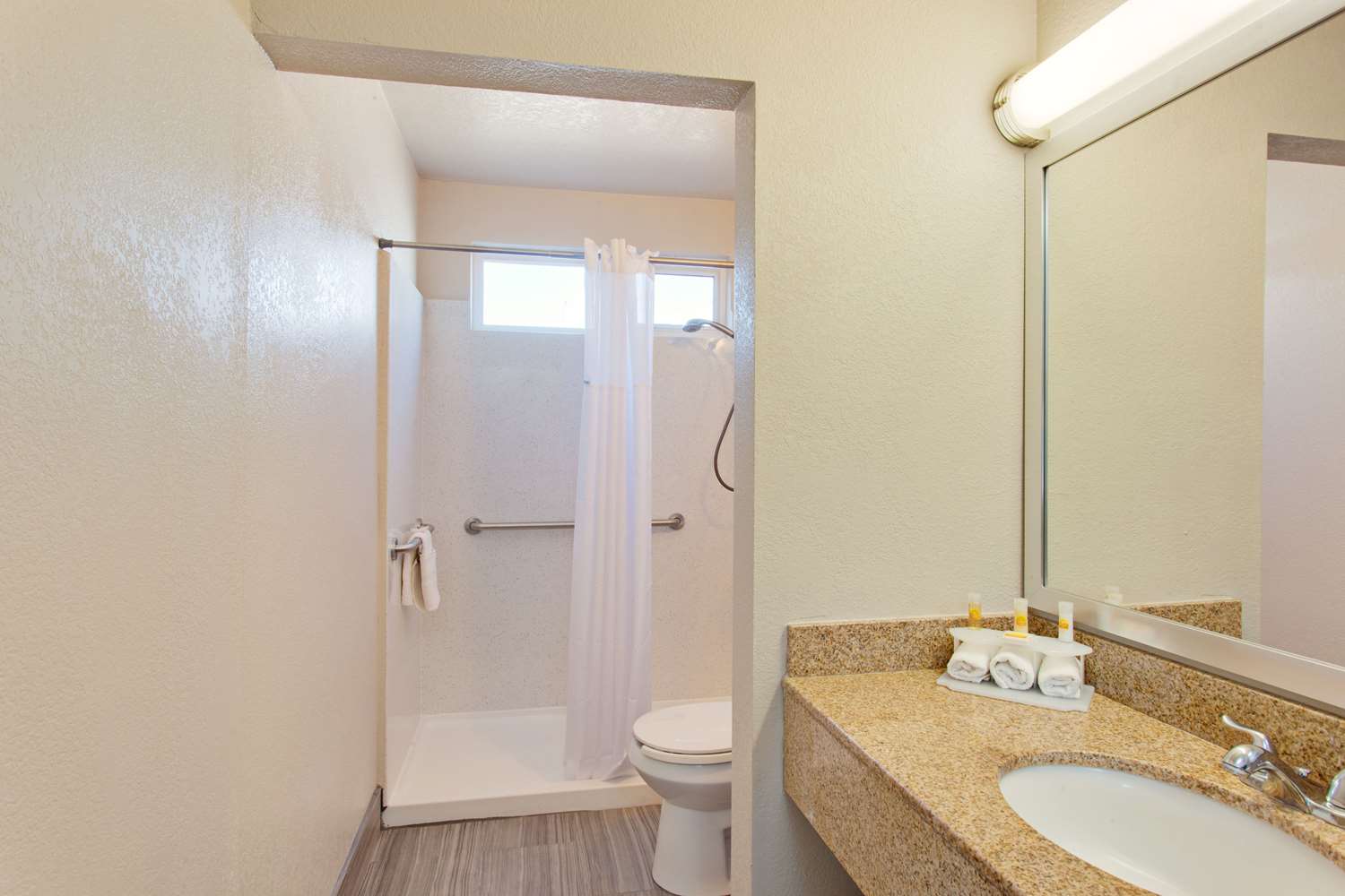 Days Inn by Wyndham Chowchilla Gateway to Yosemite 18/18