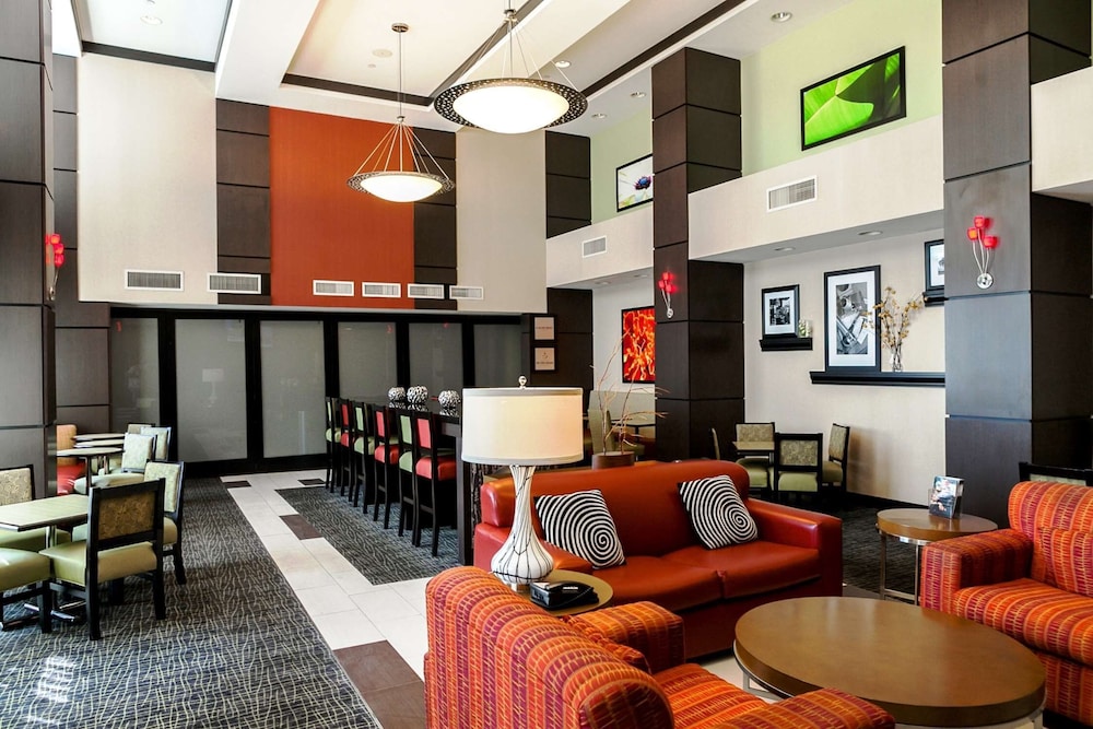 Hampton Inn and Suites Tulsa Hills 25/37
