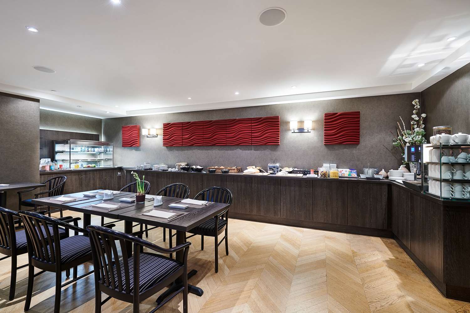 restaurant cafeteria