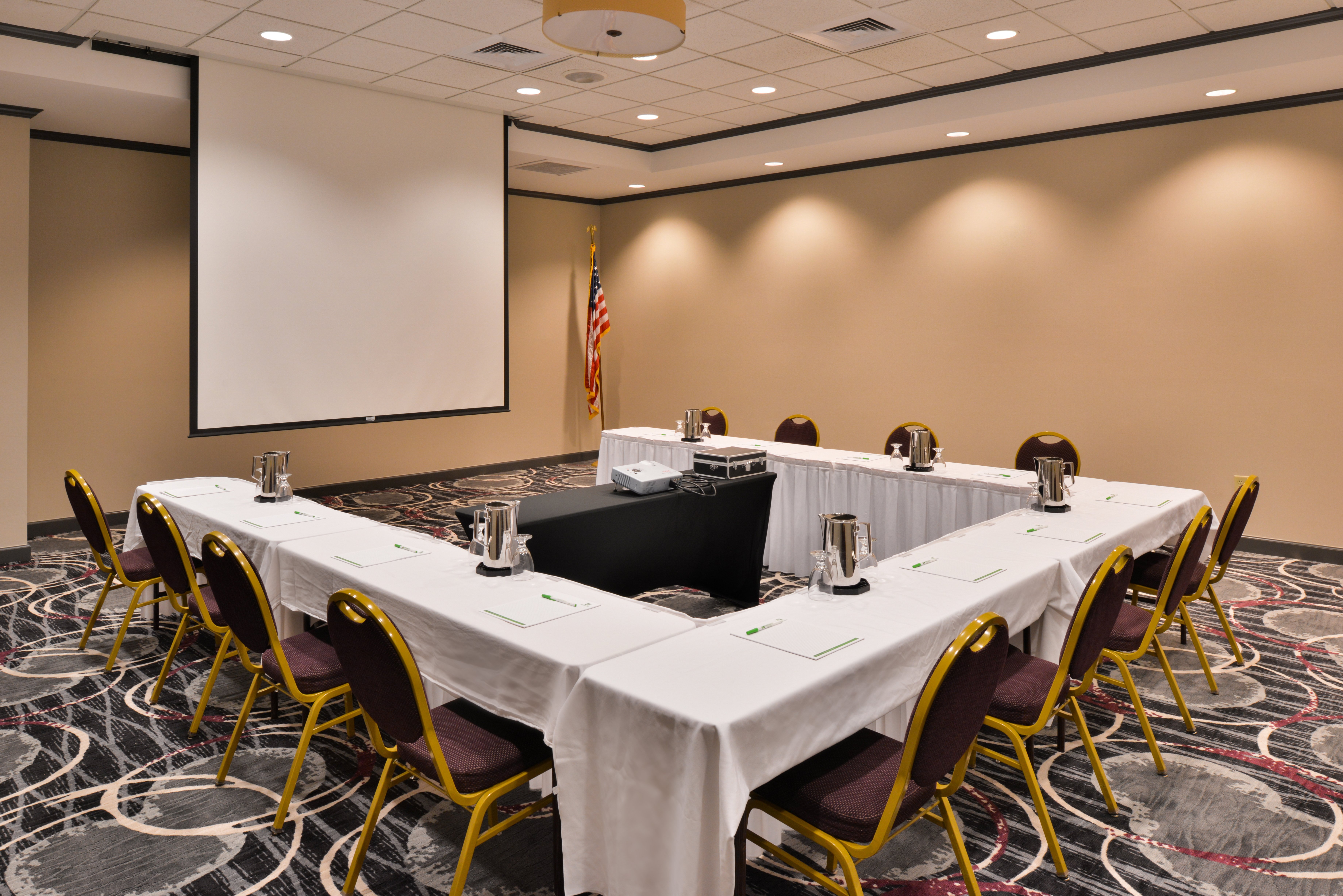 Holiday Inn Kansas City Airport 32/42