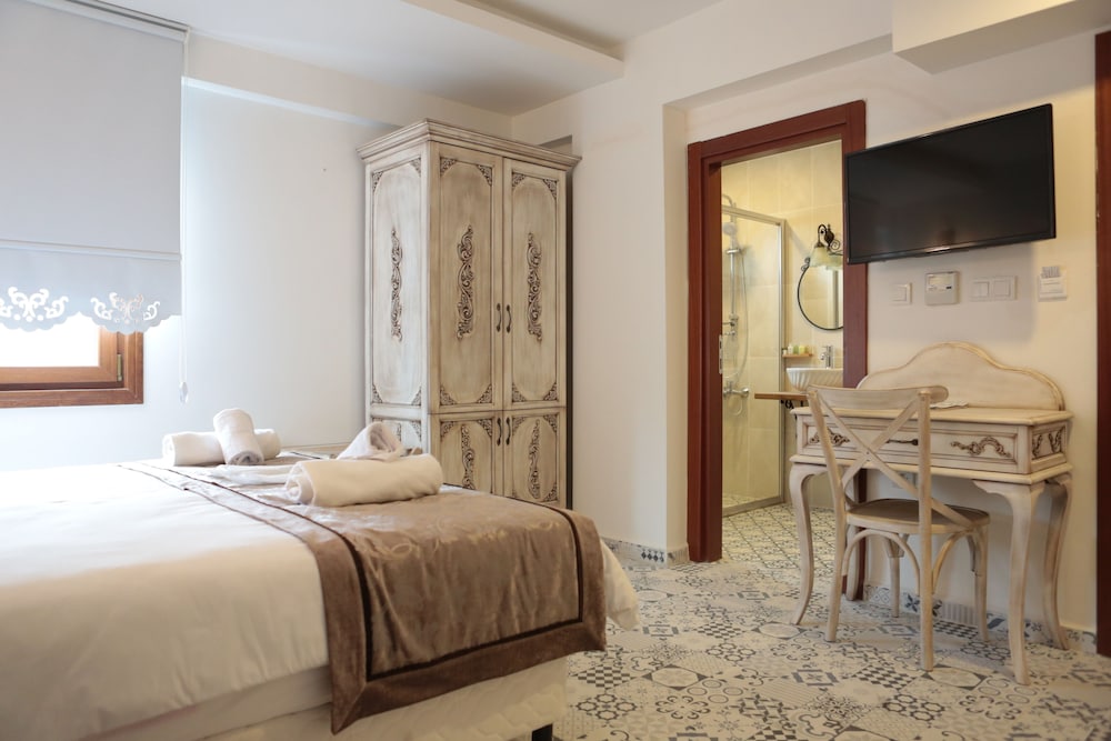 Oriella Hotel 15/40