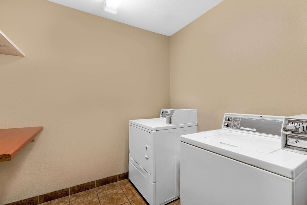 Microtel Inn Suites by Wyndham Rapid City 18/48