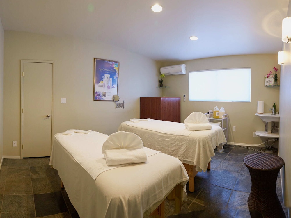 Lido Palms Resort & Spa 12/16