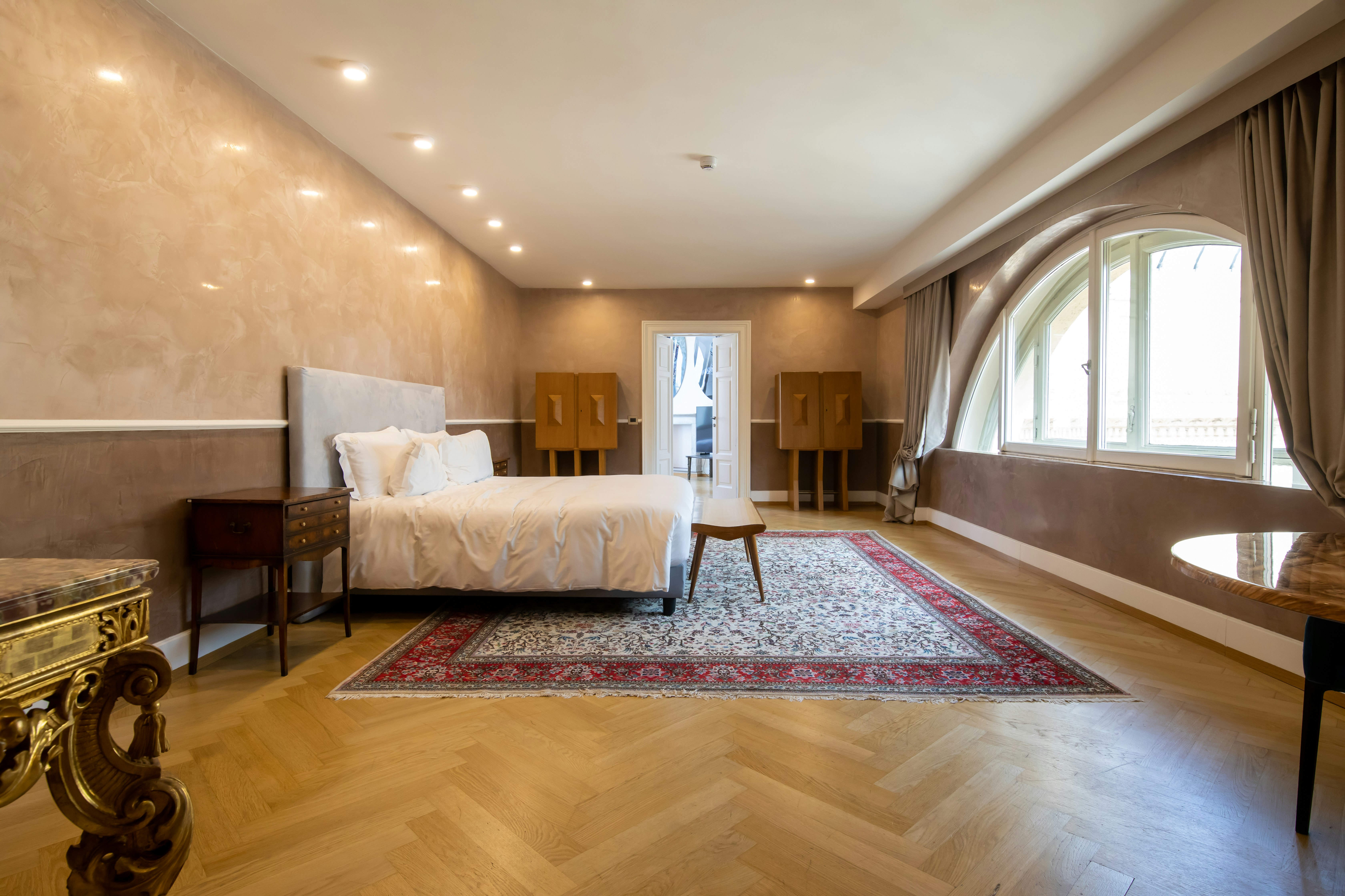 Royal, Gallery, Suite