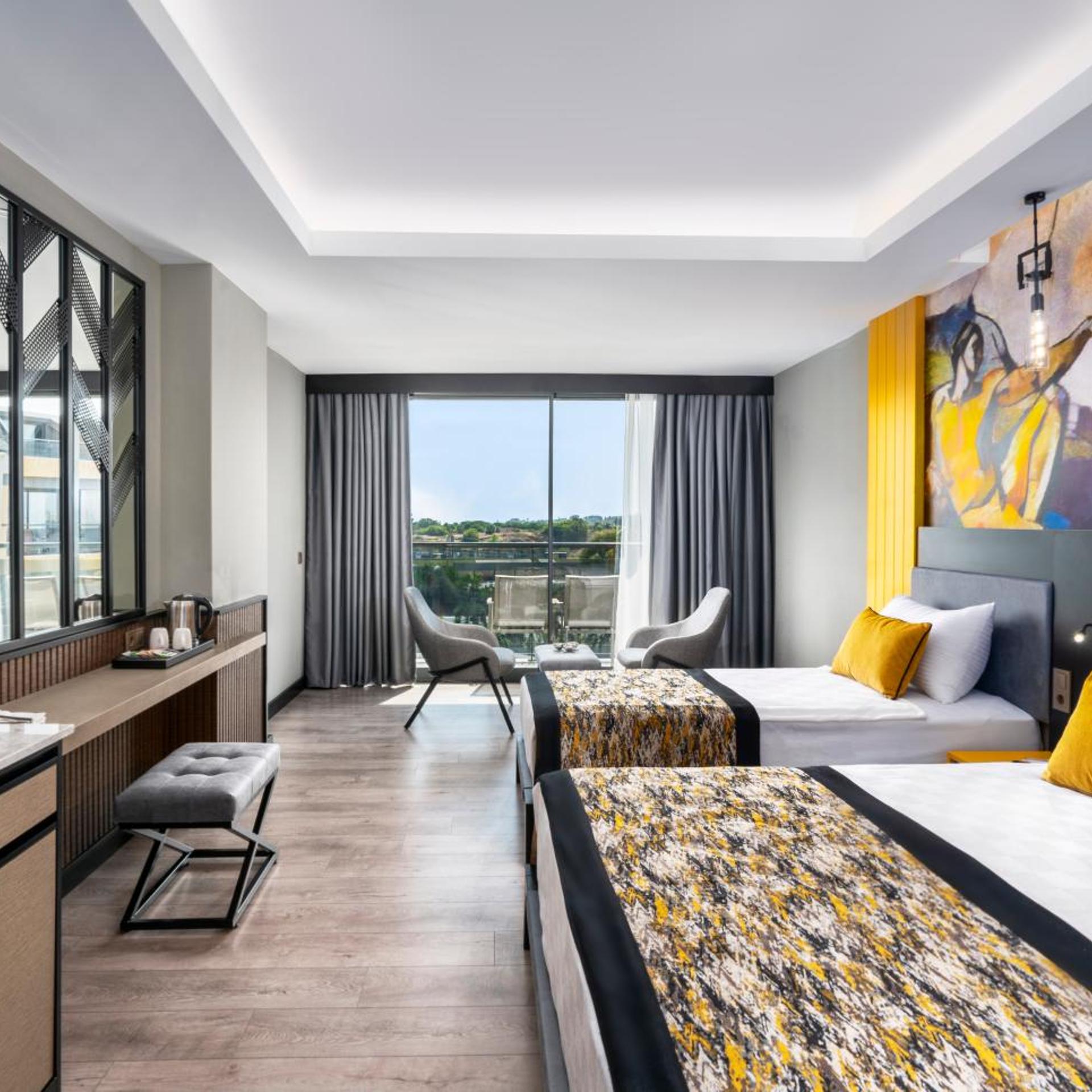 Deluxe, Double Bed, Lateral Side Sea View