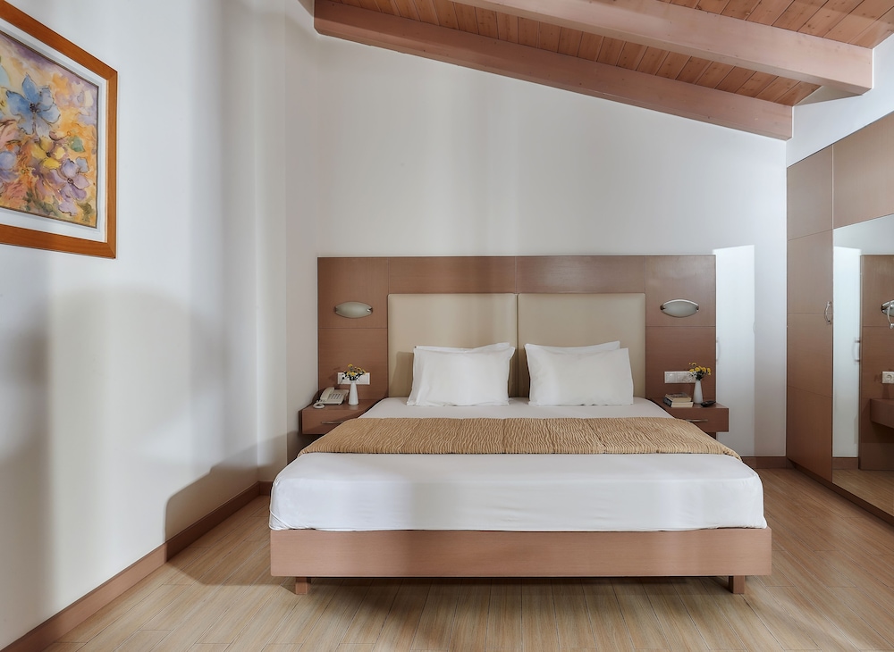 ROOM, SINGLE, DOUBLE BED
