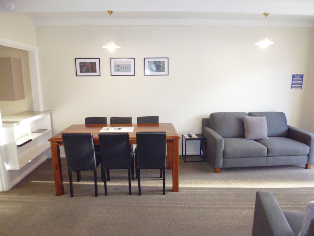 Spa Lodge Motel 29/49