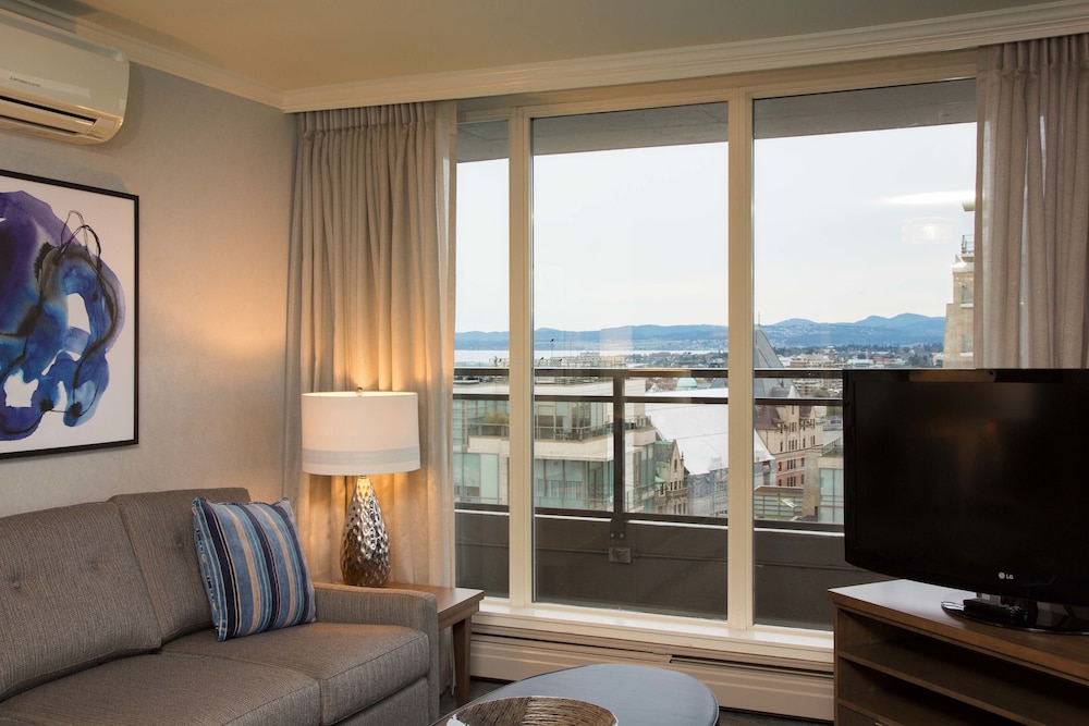 Chateau Victoria Hotel And Suites 53/68