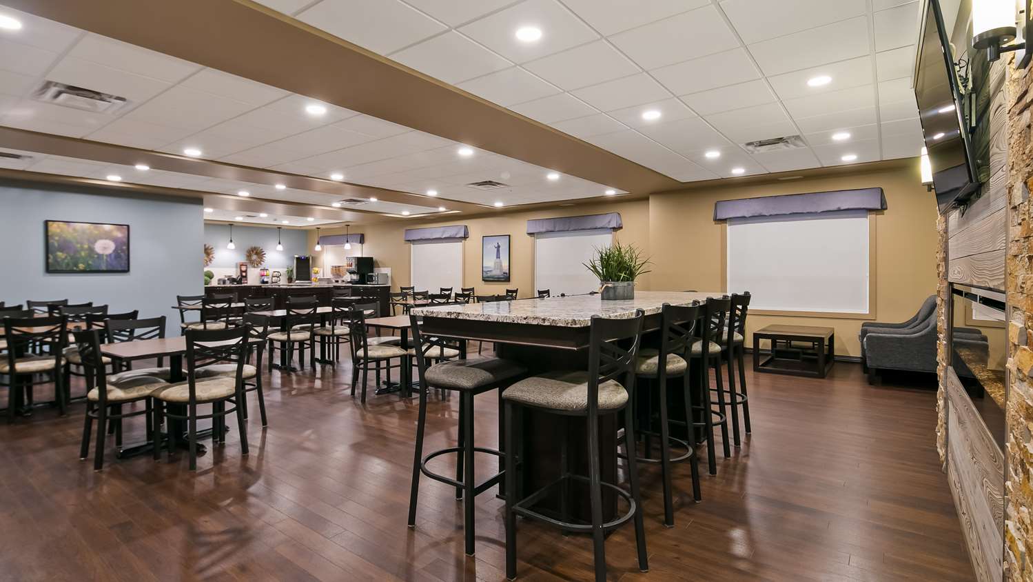 Best Western Plus Lacombe Inn and Suites 9/12