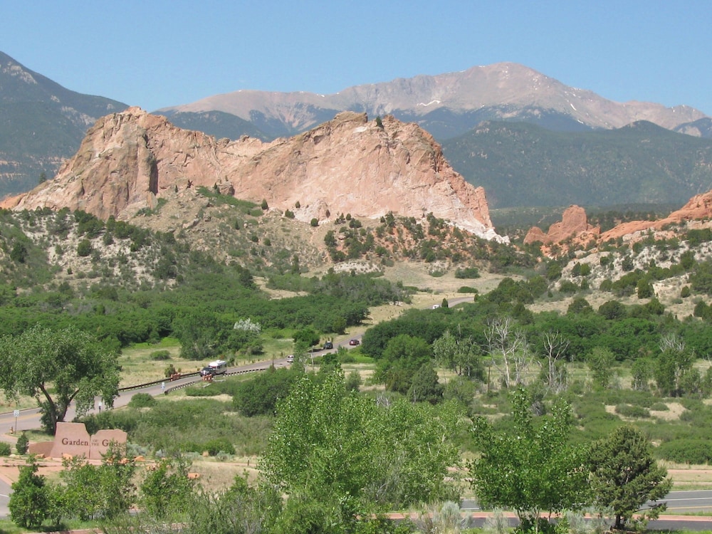 Holiday Inn Express and Suites Colorado Springs North an IHG Hotel 59/67