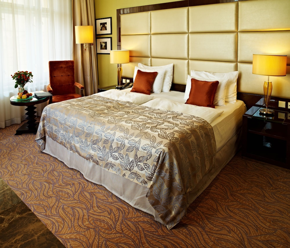 Kings Court Hotel 6/50