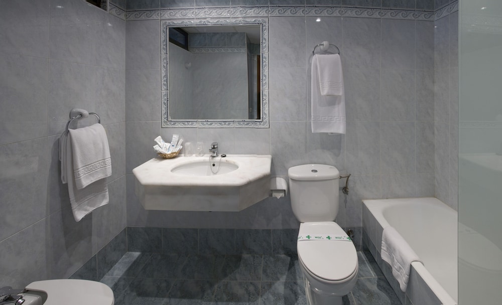 Hotel Castilla 24/27