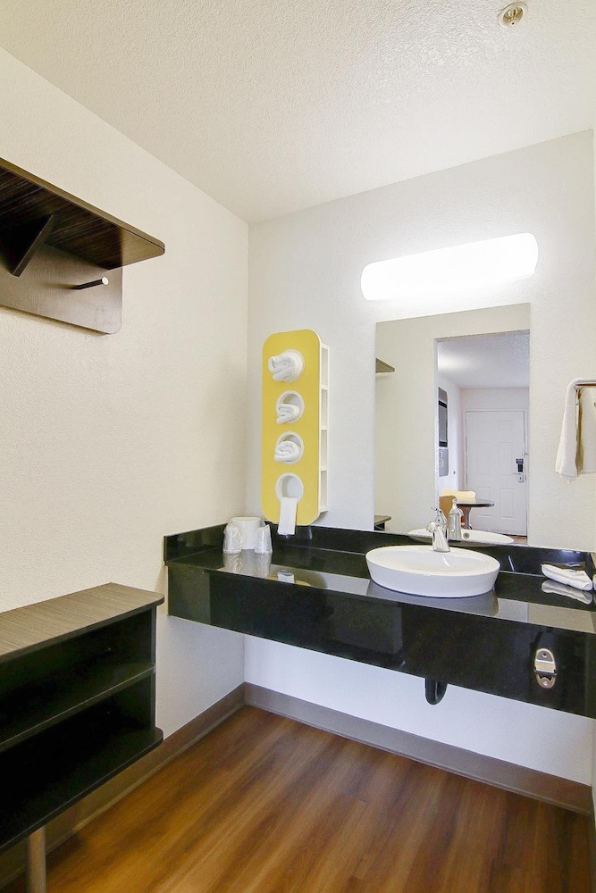 Motel6 Ventura, CA - South 10/61